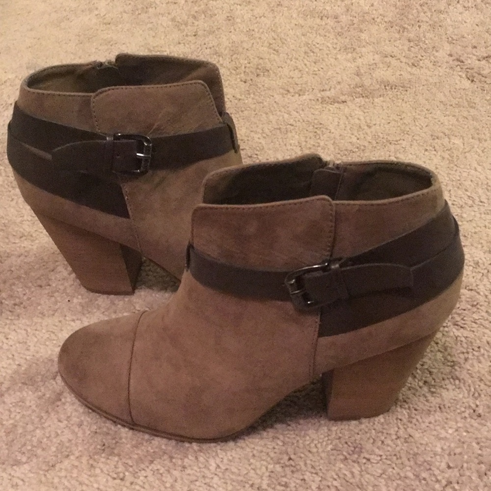 Carlos Santana Suede Ankle Boots